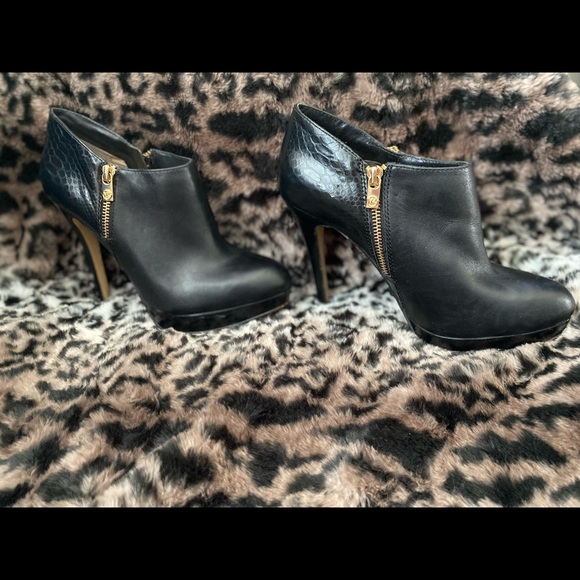 🔥 MICHAEL Michael Kors York Ankle Boot 🔥 - Picture 6 of 8